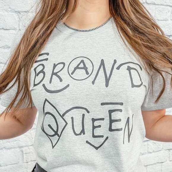 BRAND QUEEN Handmade Graphic Tee - Picture 4 of 7